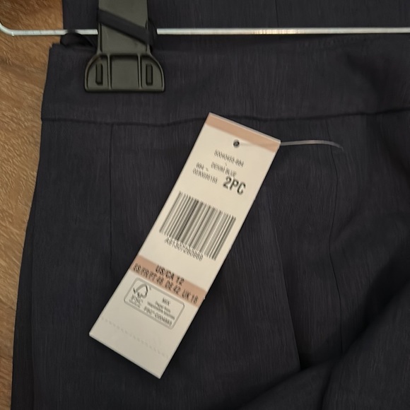 Women’s Navy Suit, Size 12, Le Suit - Picture 5 of 6